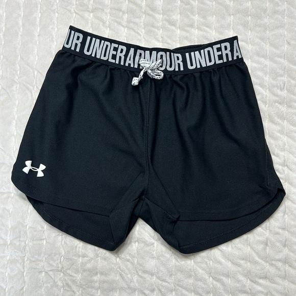Girls Under Armour Shorts - Size Medium - Picture 6 of 8